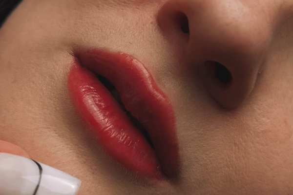 Permanentný make-up pier