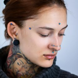 Mikrodermálny piercing